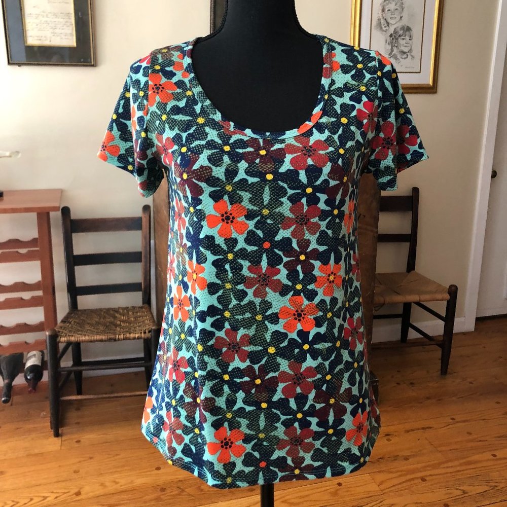 LulaRoe Classic tee - size XS - NWOT